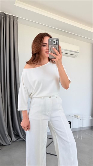 Beyaz Melinda Düşük Omuz Tişört
