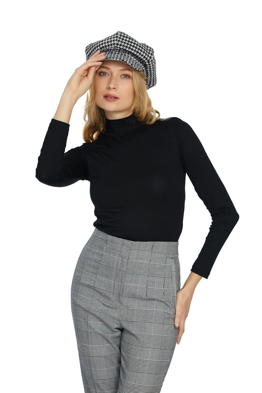 UZUN KOLLU DİK YAKA KOMPAKT ÖRME BLUZ
