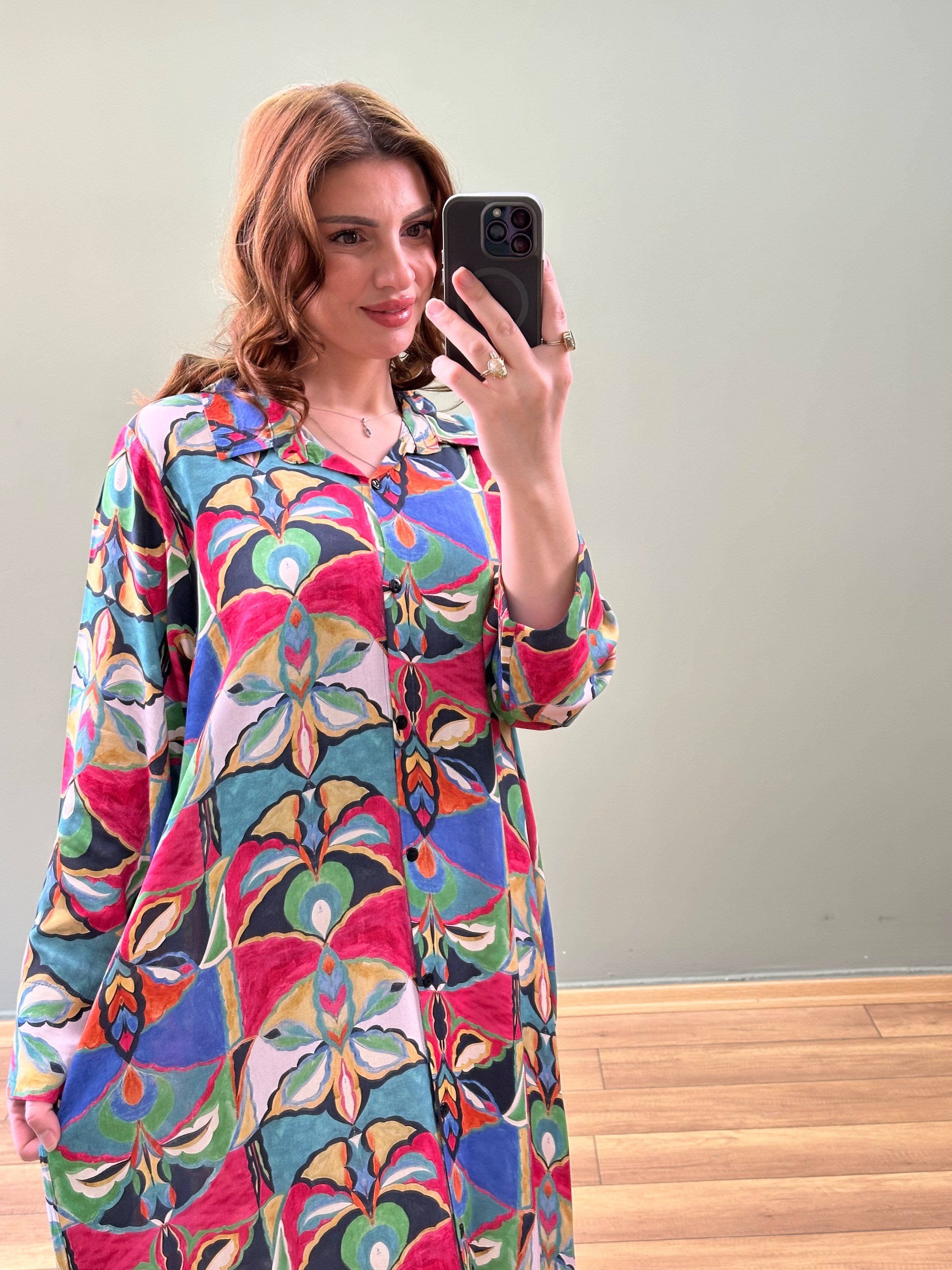 İTALYAN VİSKON BOYDAN DÜĞMELİ ELBİSE RENKLİ DESEN