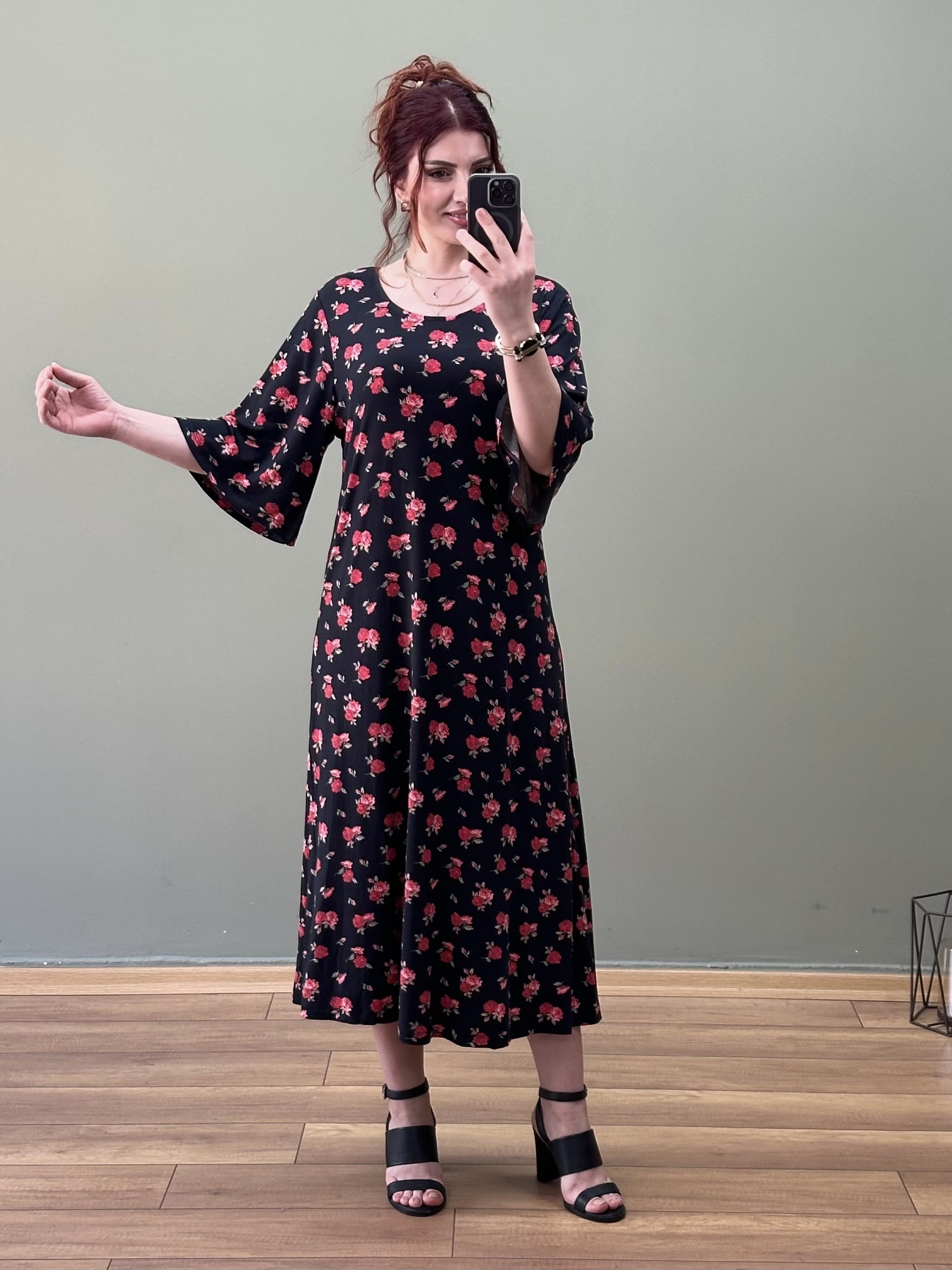 MİDİ BOY KOL VOLANLI PENYE ELBİSE GÜL DESEN