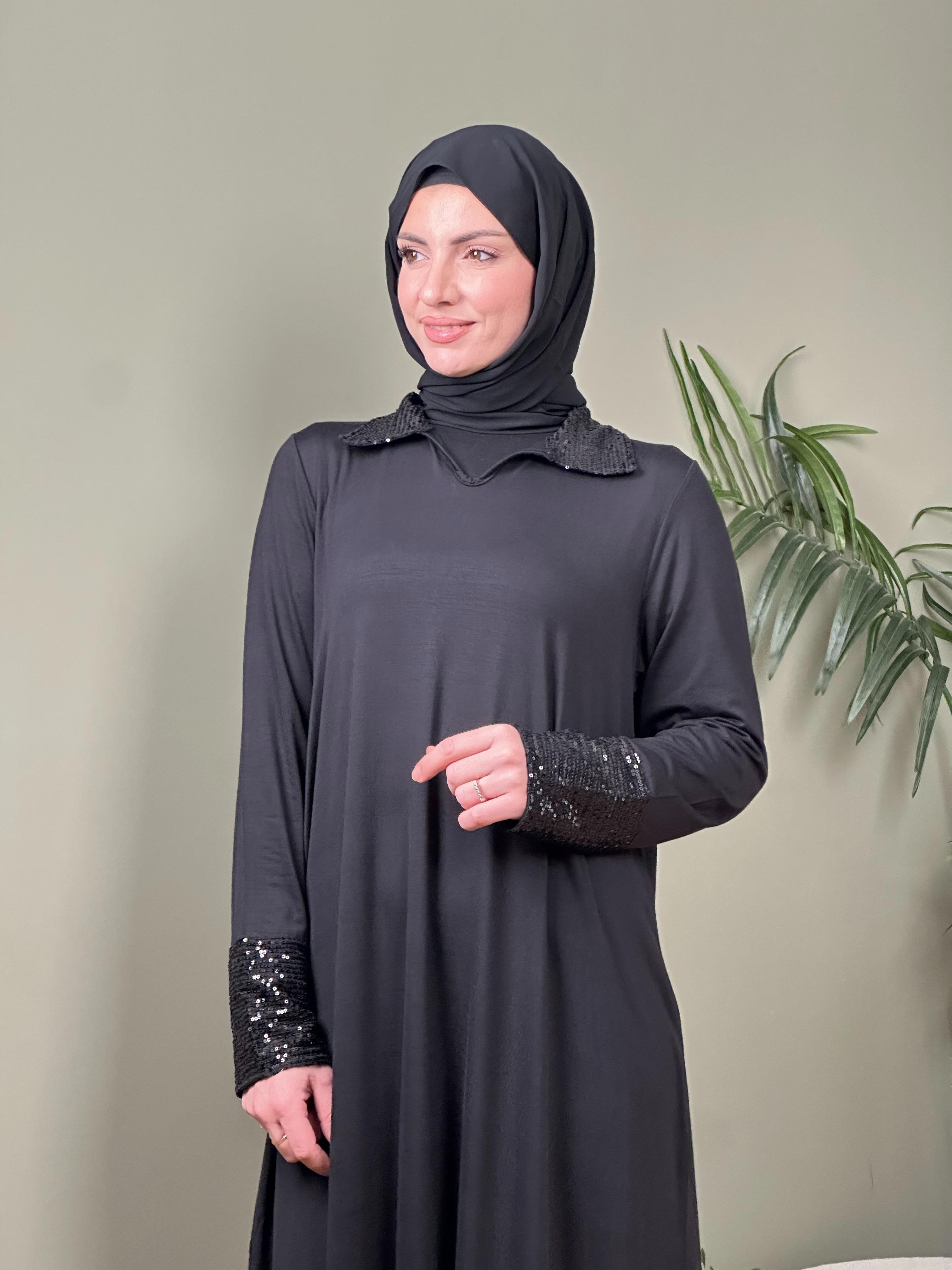 TASARIM YAKA VE KOL PAYETLI SİYAH ELBİSE 