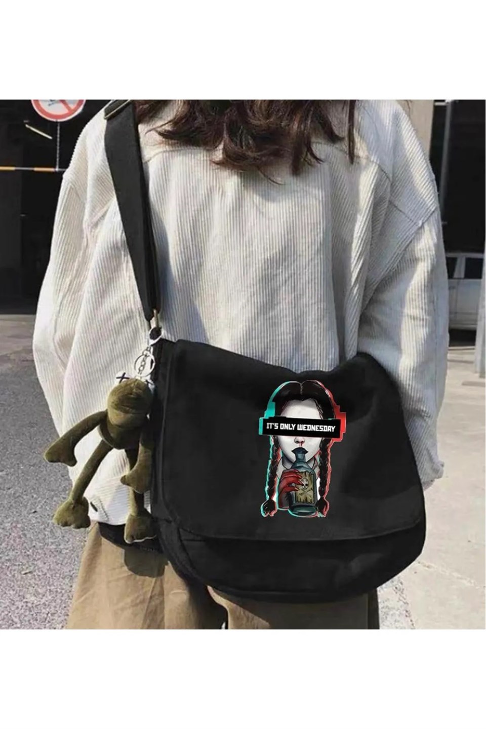  Its Only Wednesday Postacı Çanta Onlyyy Unisex Siyah Postacı Çantası