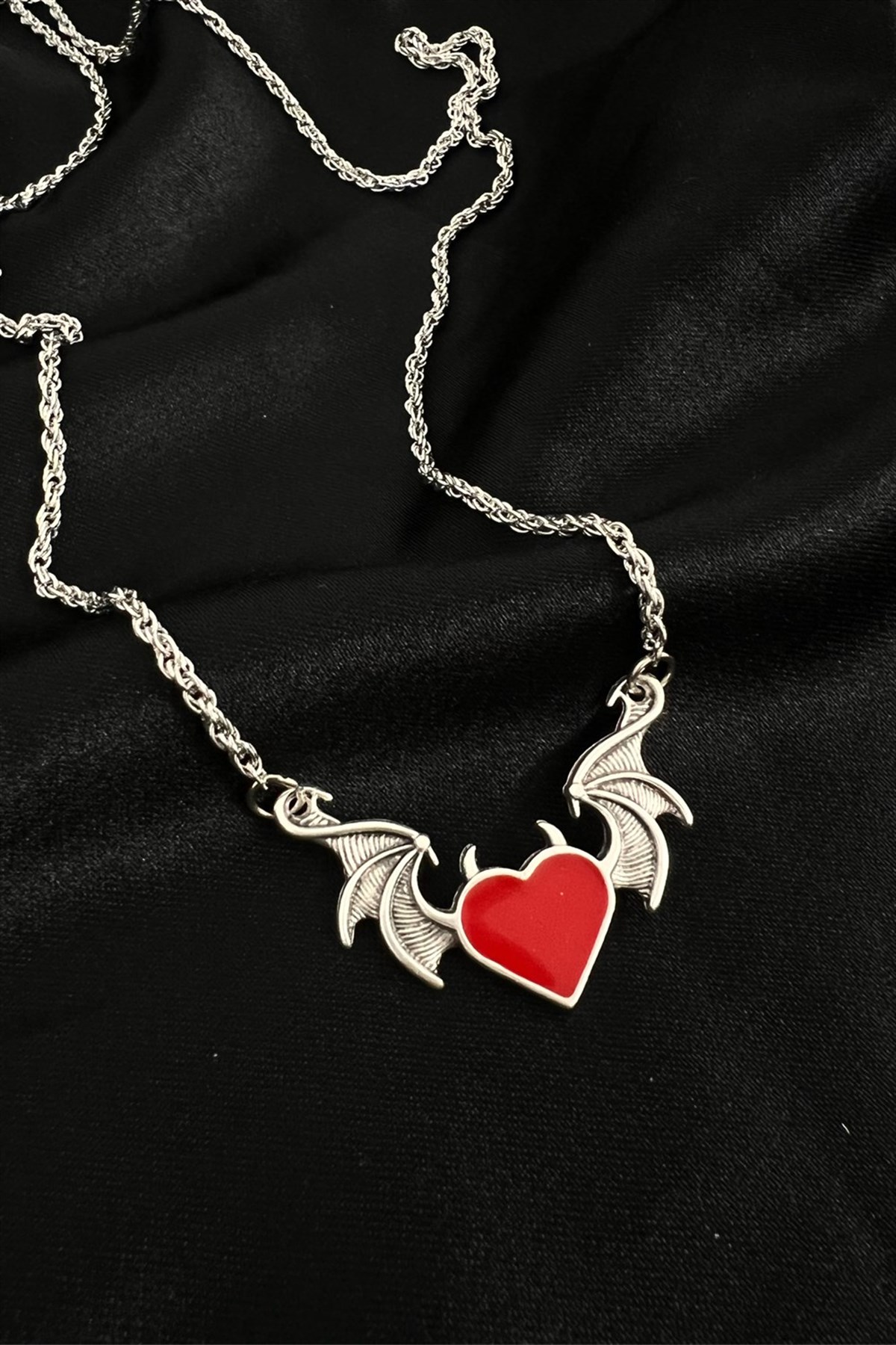 Devil Red Heart Kolye