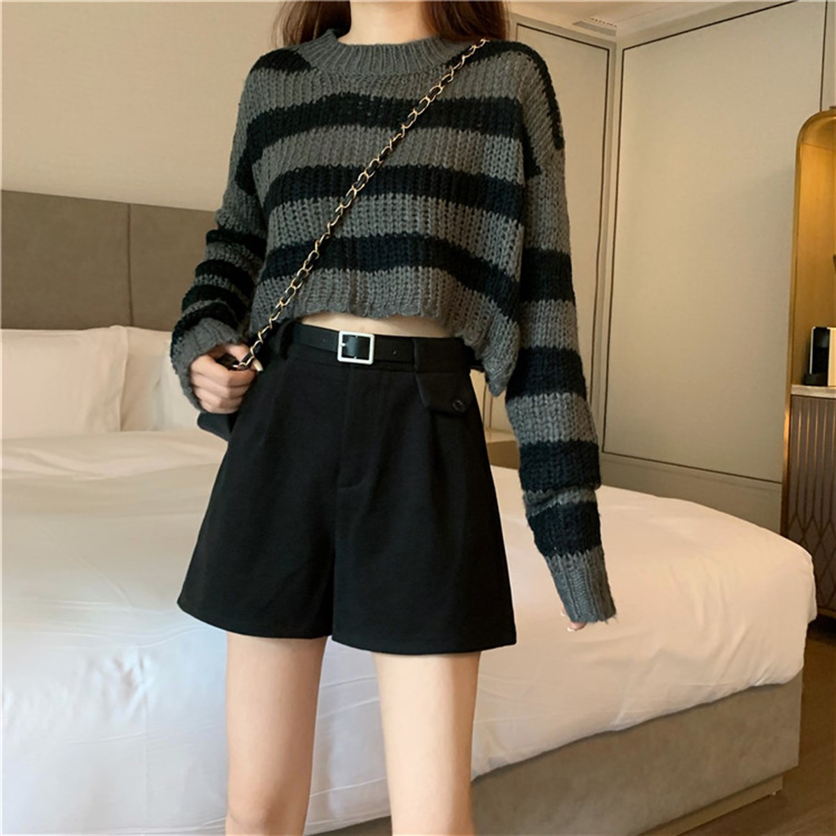 Gri Siyah Çizgili Streetwear Crop Kazak