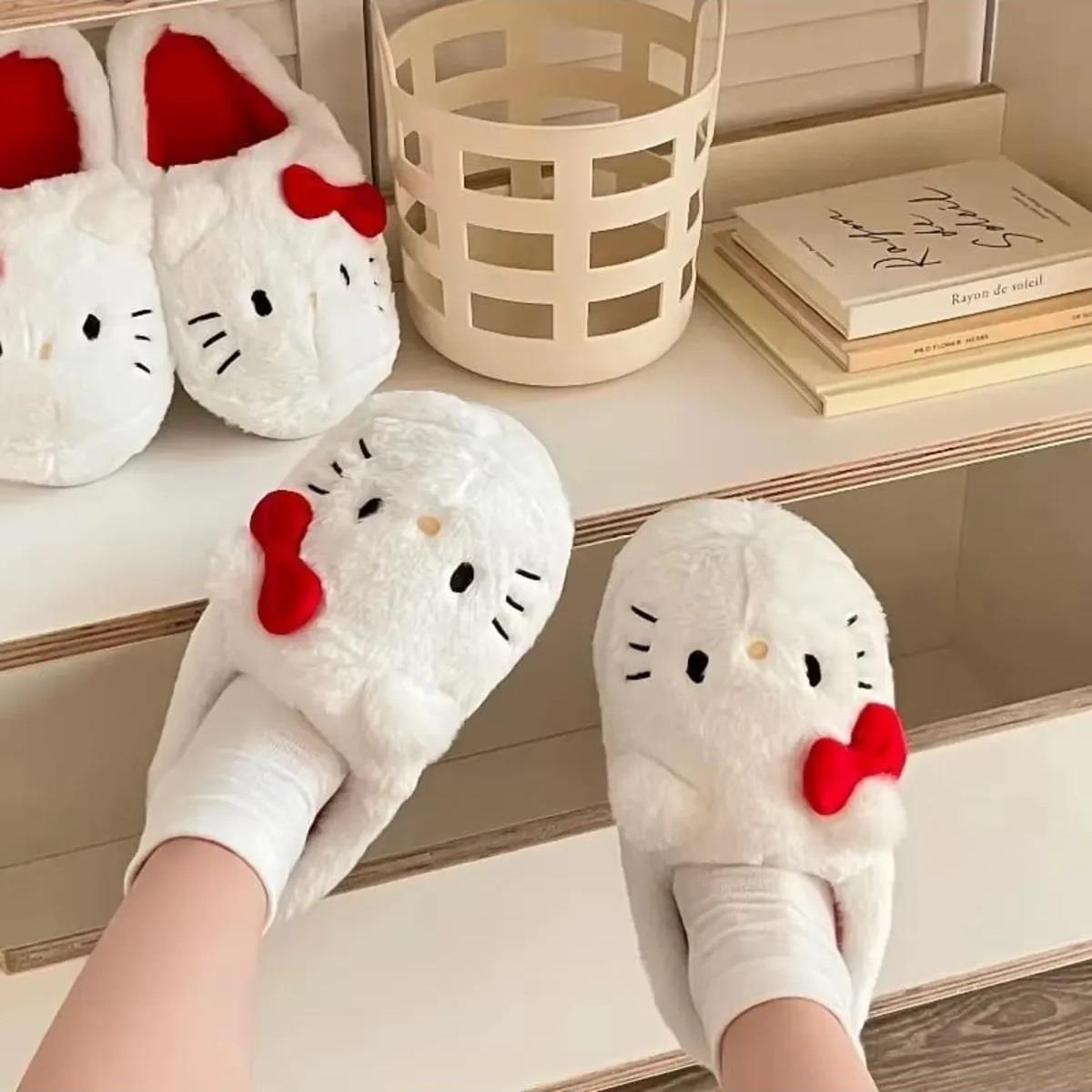 Hello Kitty Beyaz Puffy Panduf Terlik