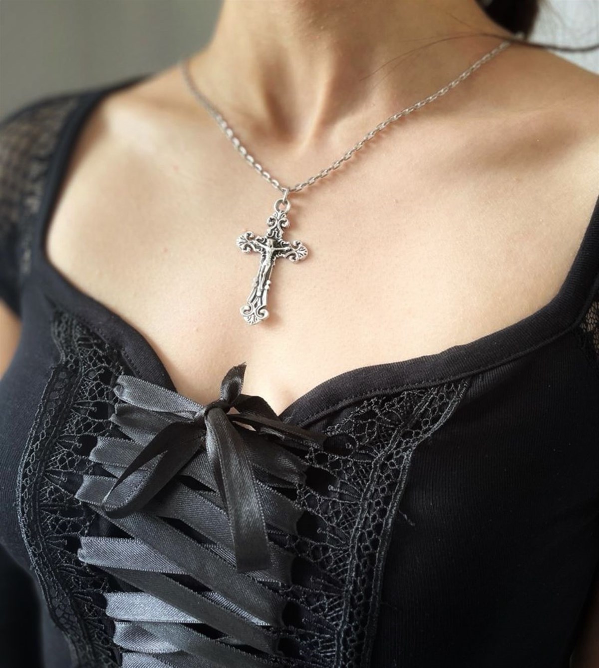Zincirli Cross With Jesus Kolye