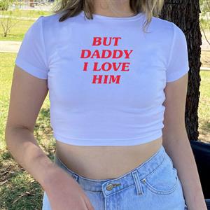 But Daddy I Love Him Baskılı Beyaz Crop