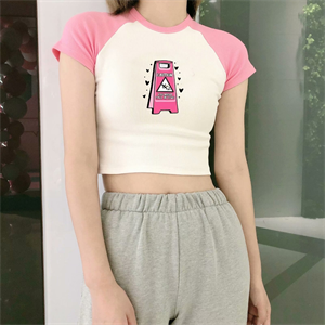Caution Baskılı Pembe Reglan Kol Beyaz Crop