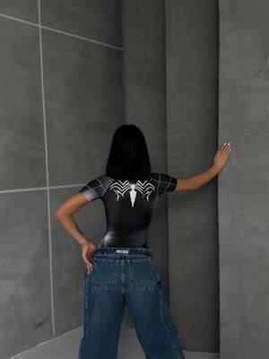 Dijital Baskılı Kısa Kollu  Spider Çıtçıtlı Crop Bluz