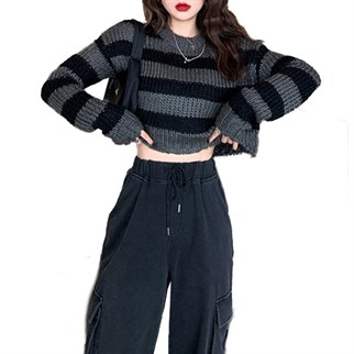 Gri Siyah Çizgili Streetwear Crop Kazak