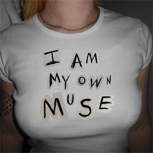 I Am My Own Muse Baskılı Beyaz Crop