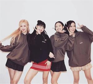 Kpop Born Pink Antrasit Kapüşonlu Sweatshirt