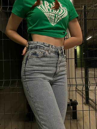 LIGHT BLUE MOM JEANS
