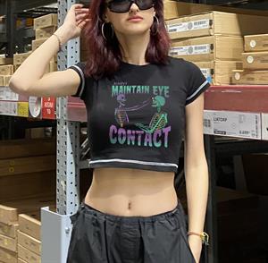 Maintain Eye Contact Baskılı Ters Dikiş Siyah Crop