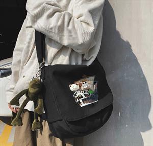 One Piece Boat Baskılı Unisex Siyah Postacı Çantası