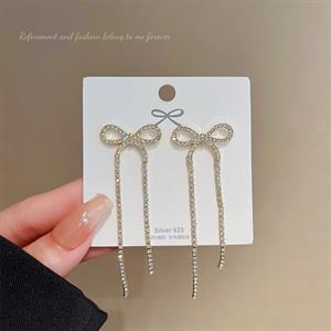 Ribbon Detaylı Taşlı Küpe