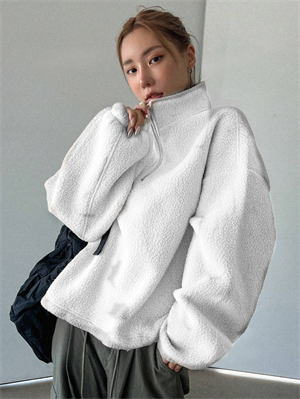Streetwear Detail Peluş Fermuarlı Beyaz Ceket