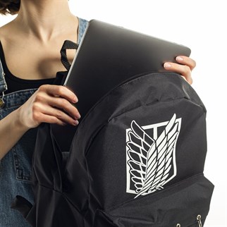 Touz Anime Attack On Titan Laptop Sırt Çantası Piersingli