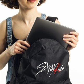 Touz Stray Kids Baskılı Laptop Sırt Çantası Piersingli