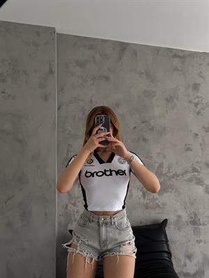 V Yaka Baskılı Siyah Crop