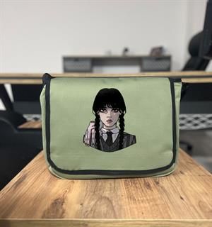 Wednesday Baskılı Unisex Yeşil Postacı Çantası
