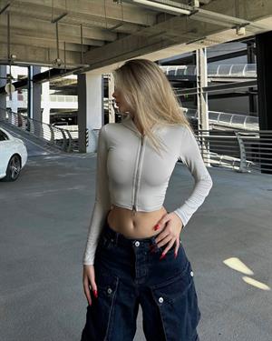 Y2K Streetwear Beyaz Uzun Kollu Kapüşonlu Çift Fermuarlı Crop