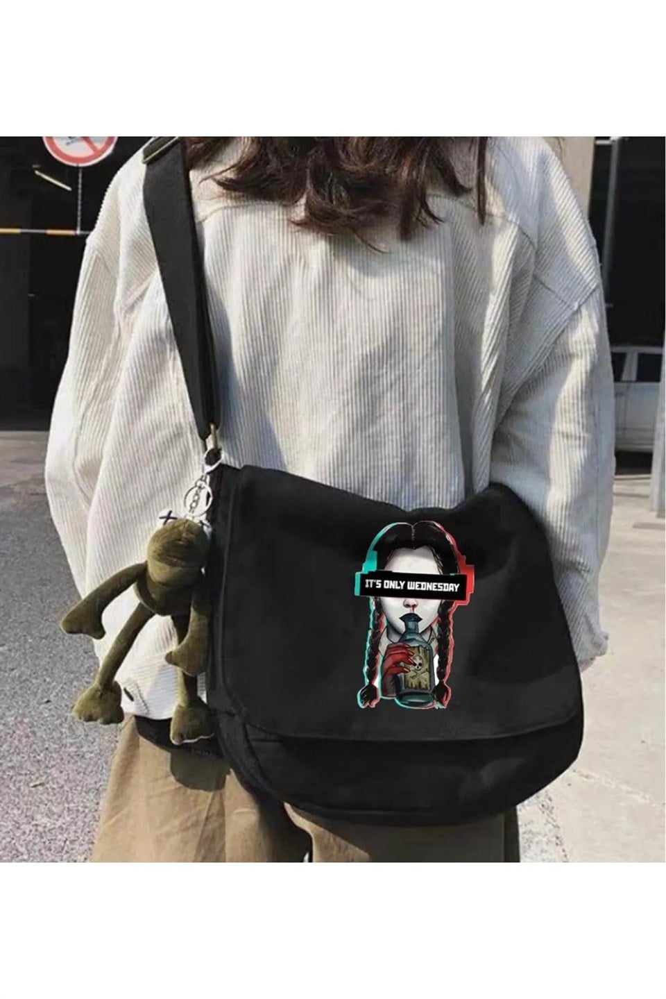  Its Only Wednesday Postacı Çanta Onlyyy Unisex Siyah Postacı Çantası