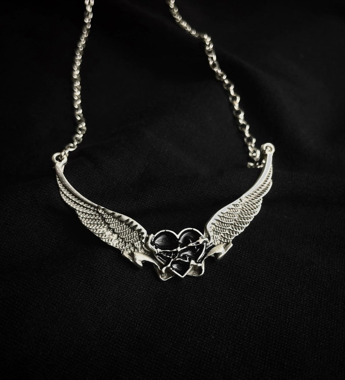 Angel Wings Black Heart Tasarım Kolye