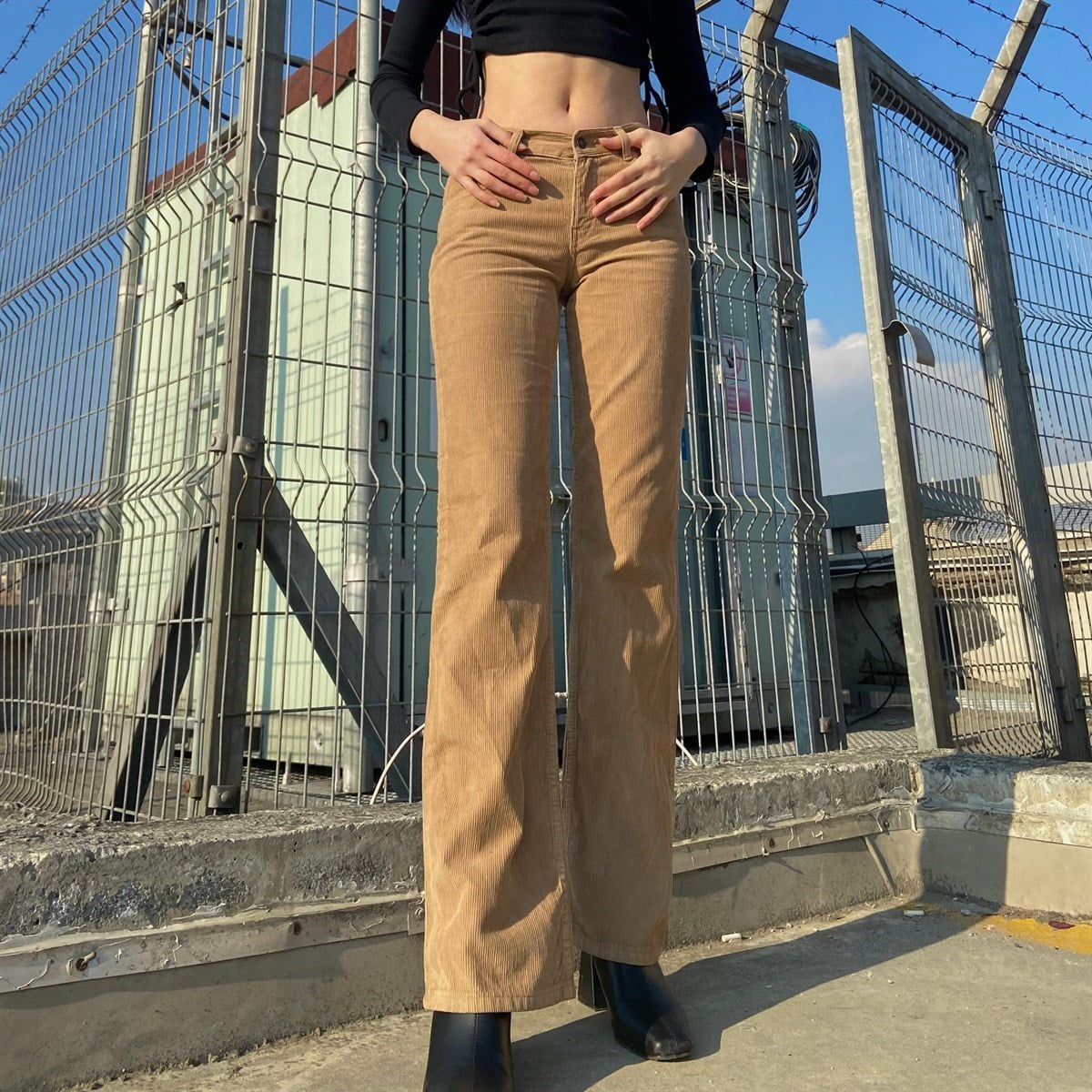 BEJ KADİFE İSPANYOL PAÇA PANTOLON