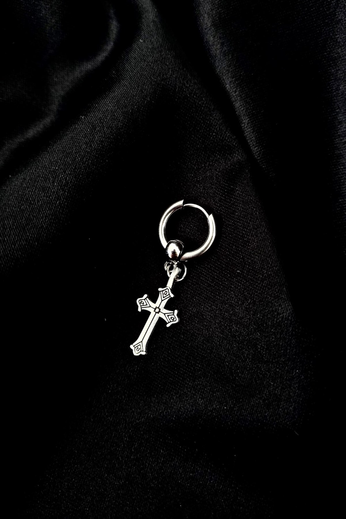 Gothic Antik Sallantılı Haç Küpe