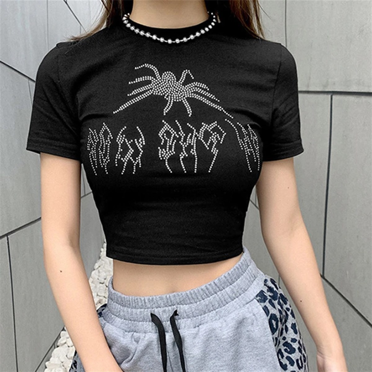 Gothic Taş İşleme Stone Spider Siyah Crop