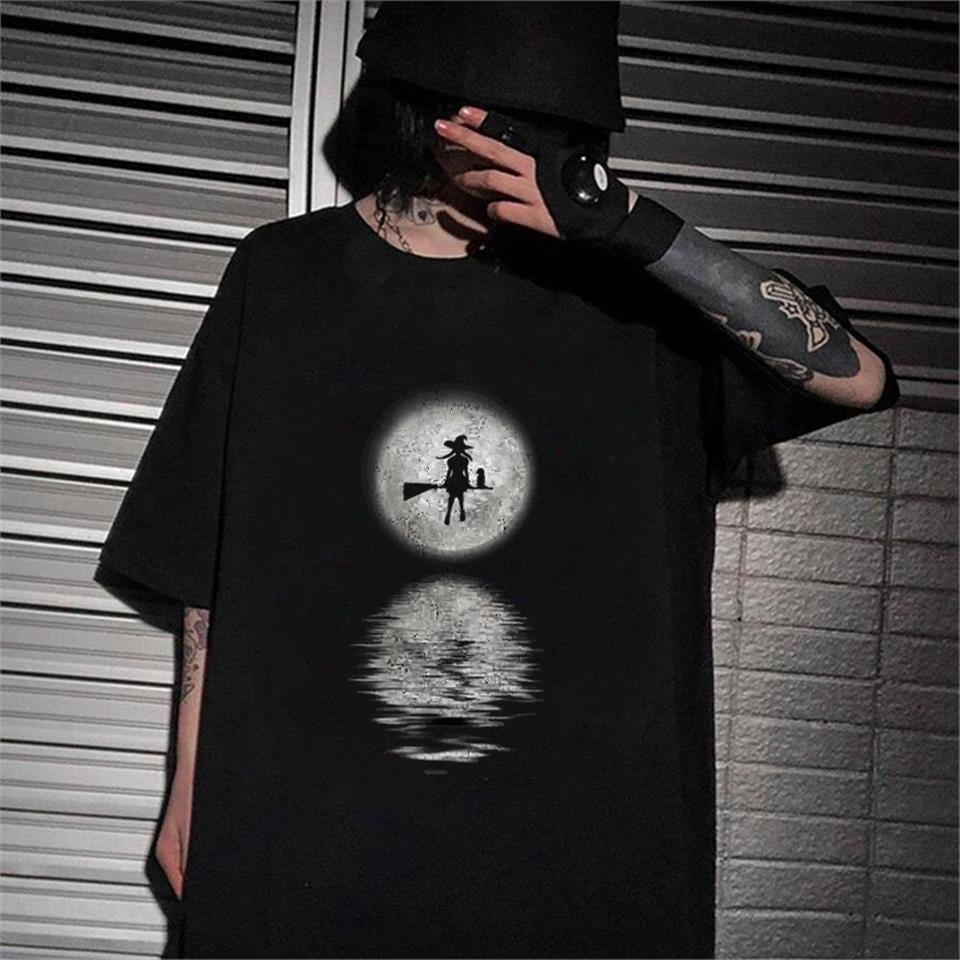Halloween Witch On The Moon Baskılı Siyah Unisex Oversize T-shirt