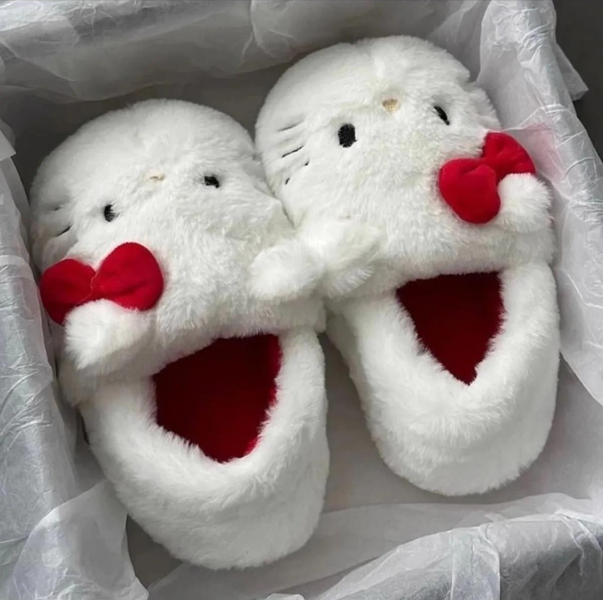 Hello Kitty Beyaz Puffy Panduf Terlik