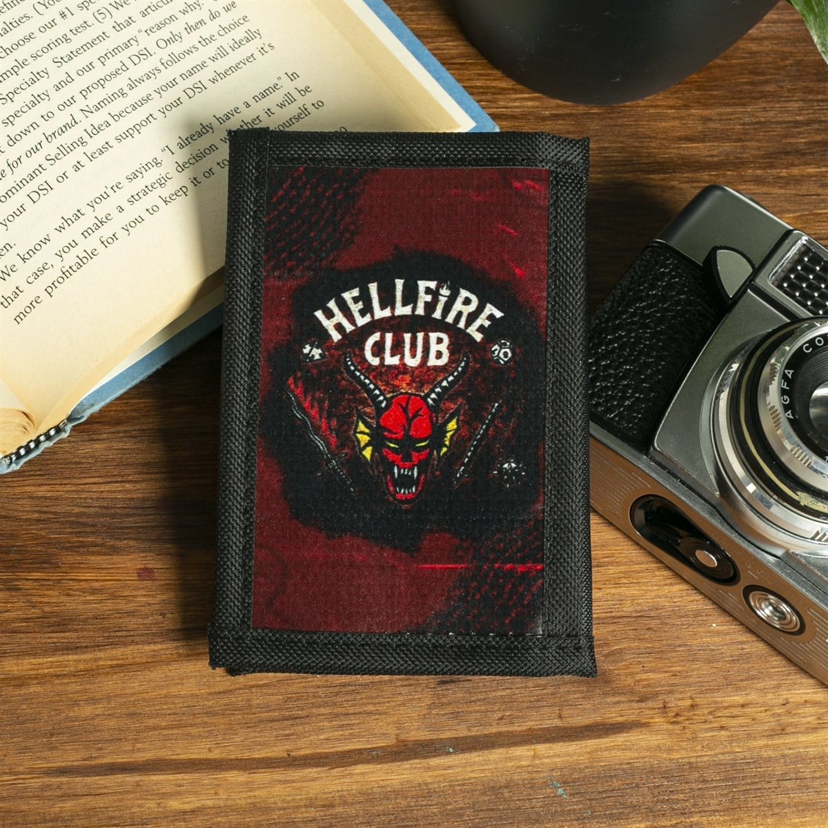 Stranger Things Hellfire Club Kırmızı Klasik Cüzdan