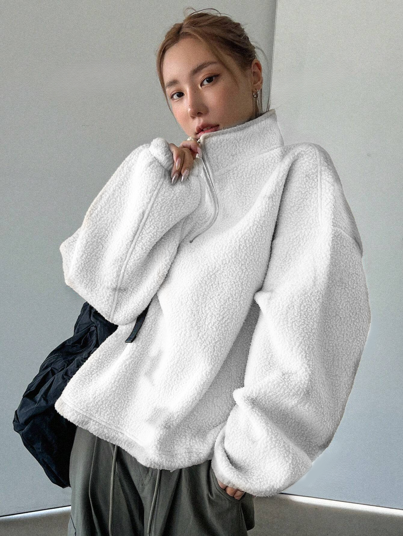 Streetwear Detail Peluş Fermuarlı Beyaz Ceket
