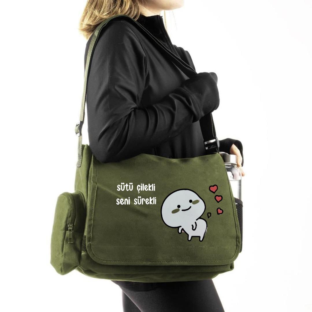 Sütlü Çilekli Seni Sürekli Unisex Yeşil Postacı Çantası