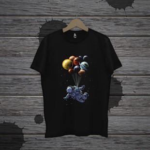 Unisex Touz Uzayda Balonlu Astronot Baskılı T-shirt