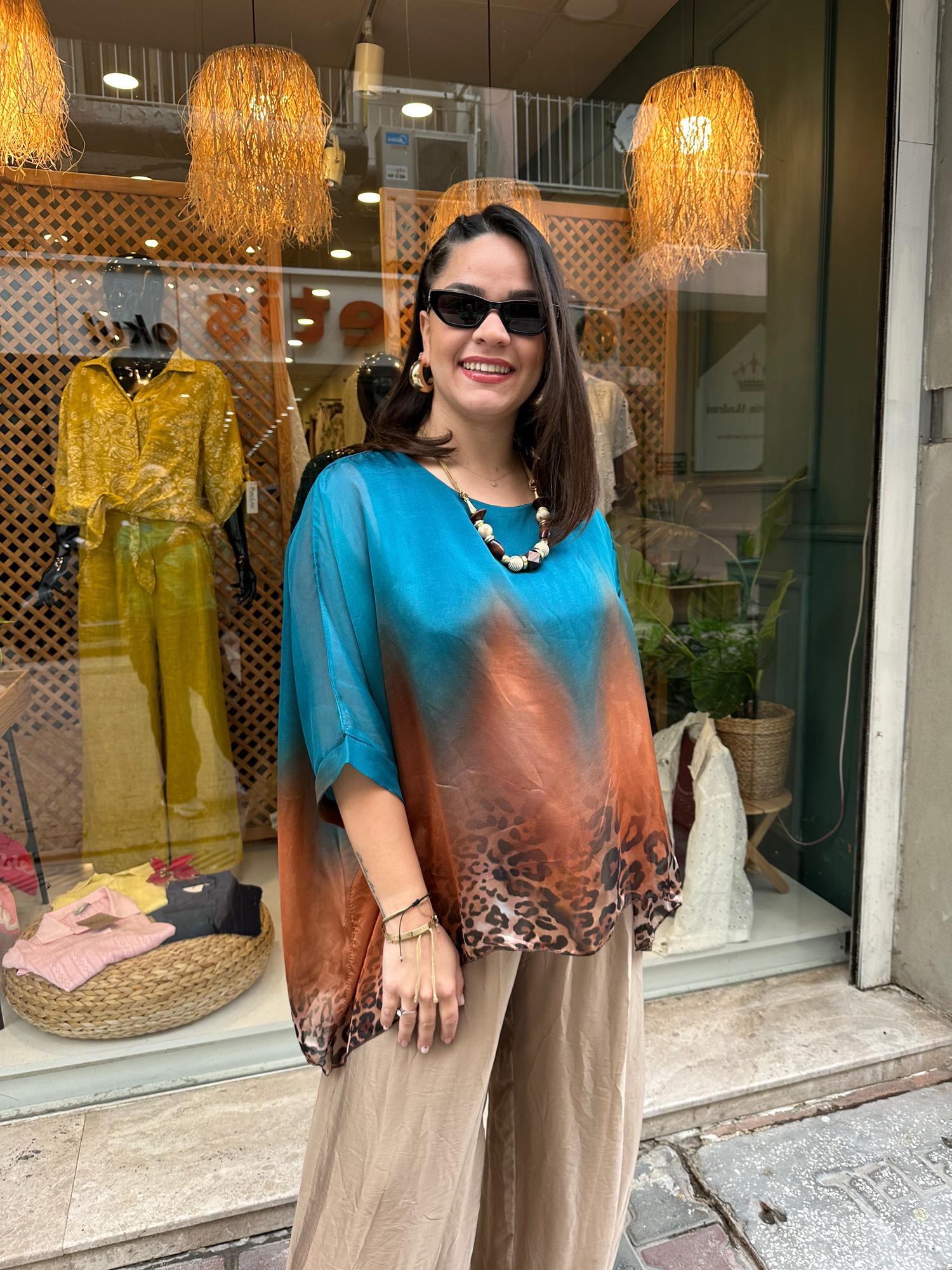 Mavi Leopar Desenli Batik İthal Bluz