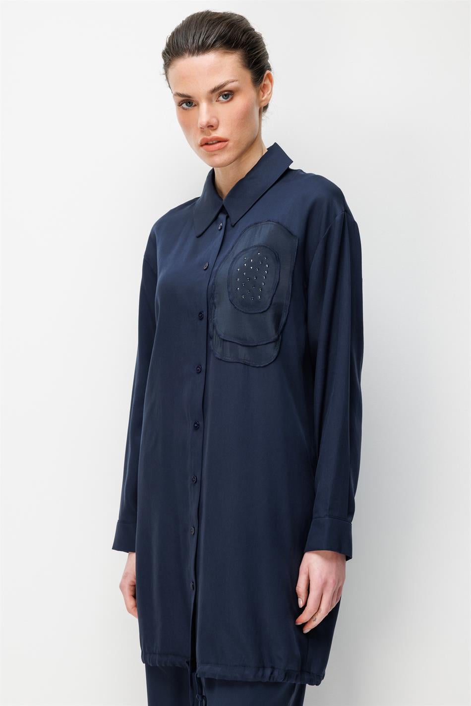 100% natuurlijke LyoCEL gedrapeerde, zachte broek en maxi-tuniek met rozenborduursel en -afwerking - marineblauw