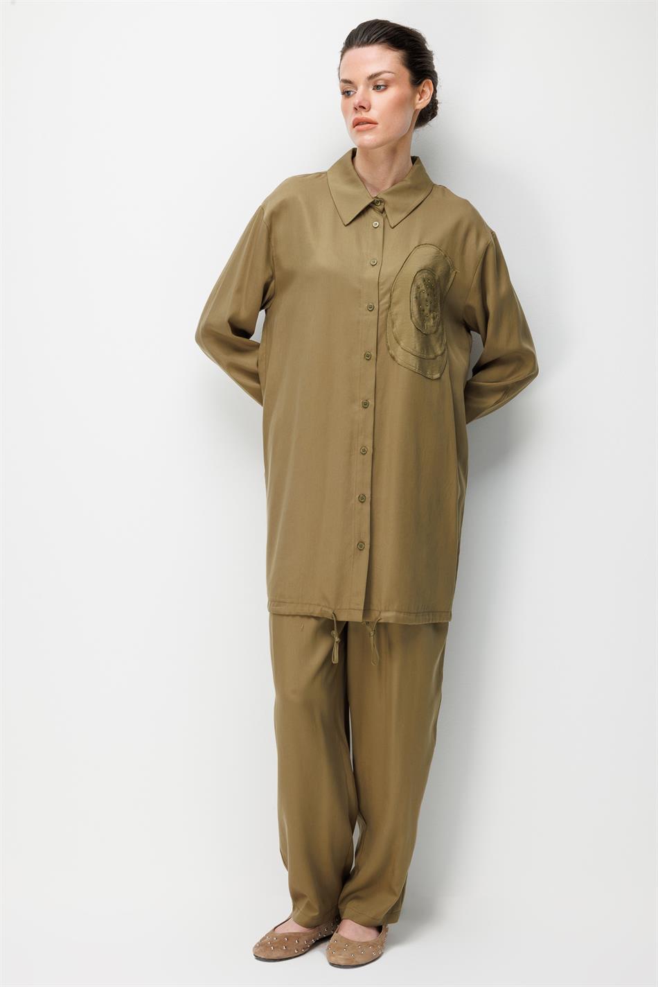 100% natuurlijke LyoCEL gedrapeerde, zachte broek en maxi-tuniek met rozenborduursel en -afwerking - Khaki