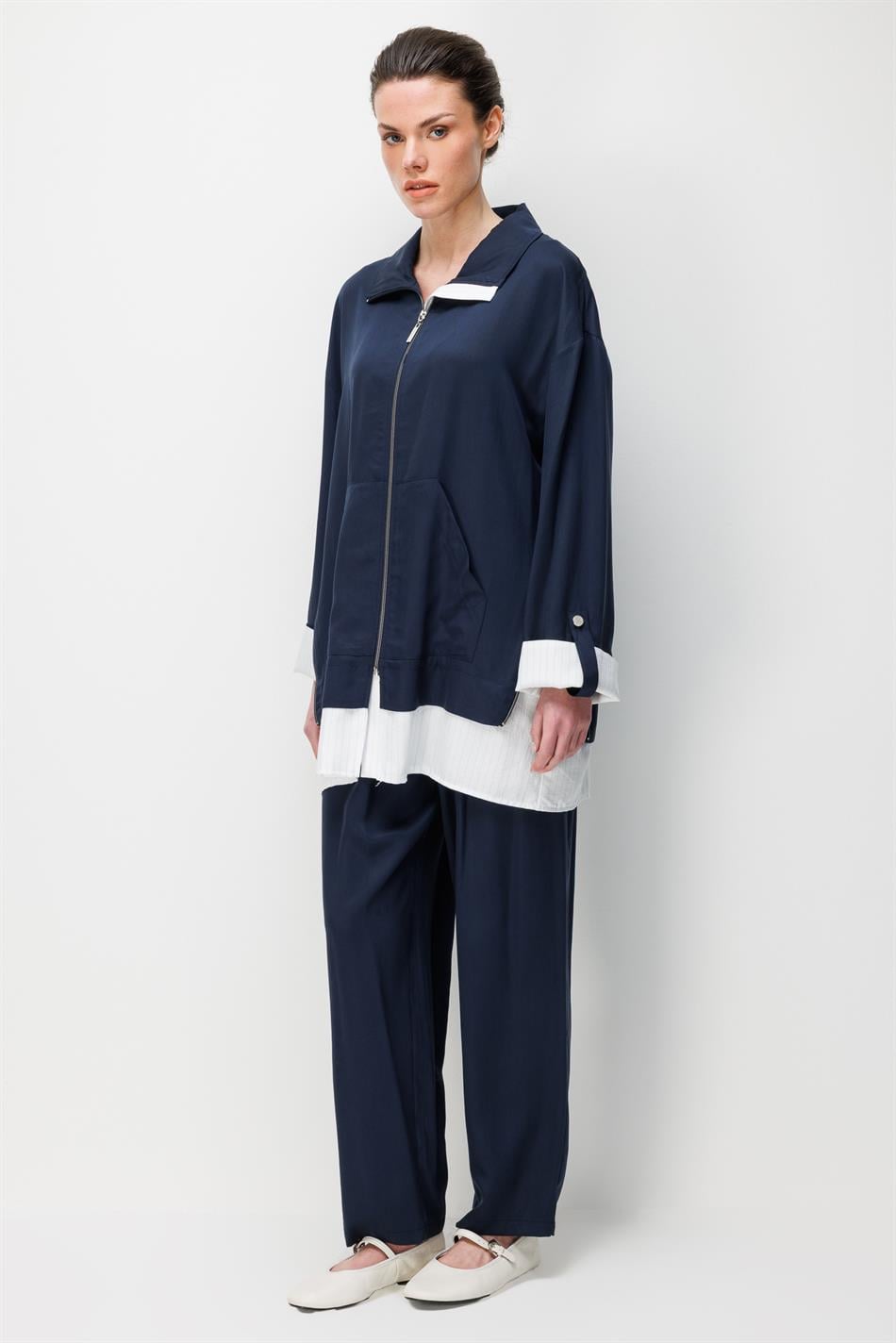 100% natuurlijke LyoCEL gedrapeerde, zachte stof, broek en maxi-tuniek met marineblauwe details - Marineblauw