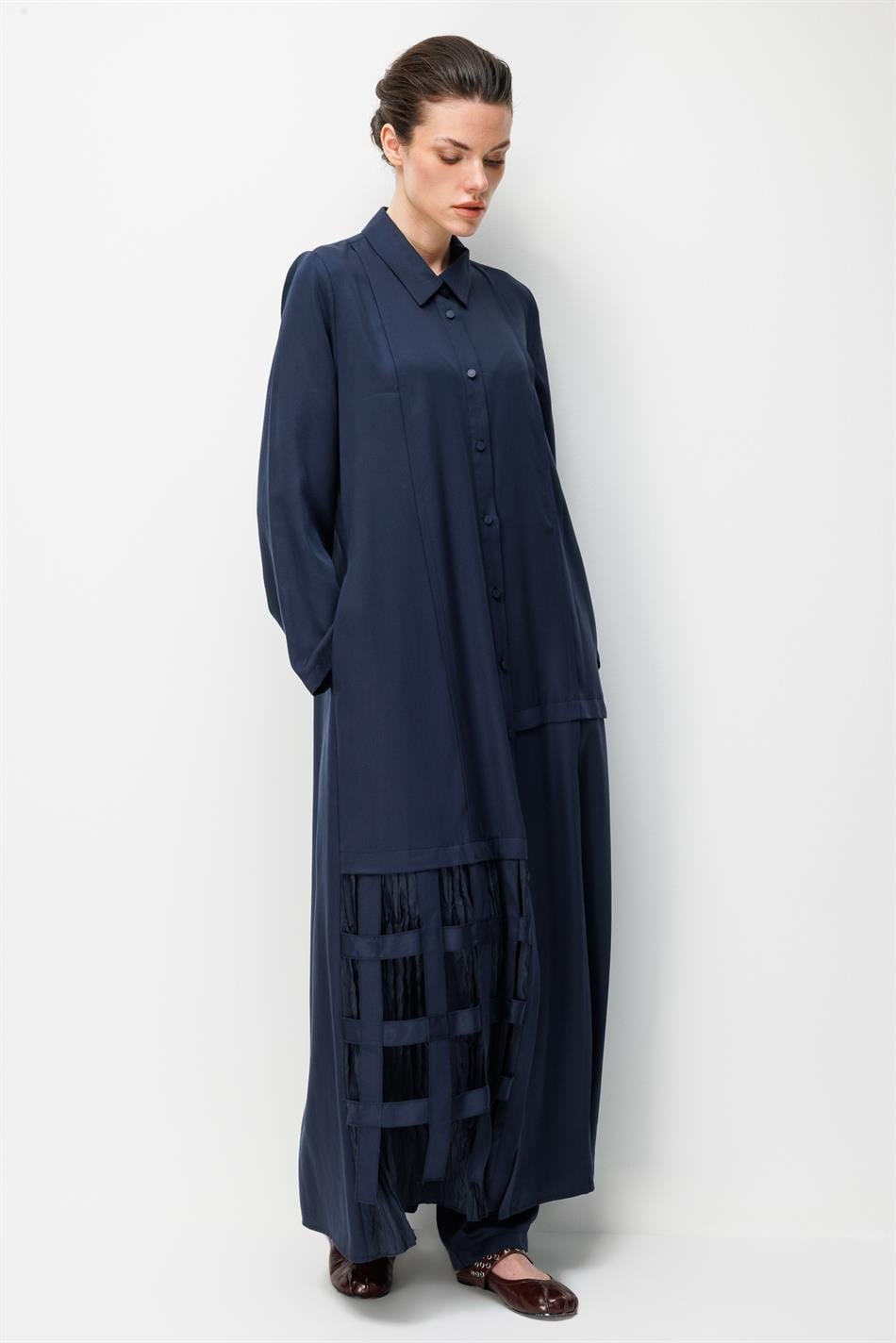 100 % natürliches LyoCEL, fließender, weicher Stoff, handgefertigt, allergiefrei, detailreich verarbeitet – Marineblau