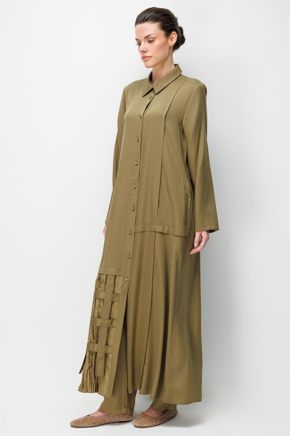 100 % natürliches LyoCEL, fließender, weicher Stoff, handgefertigt, allergiefrei, detailreich verarbeitet – Khaki