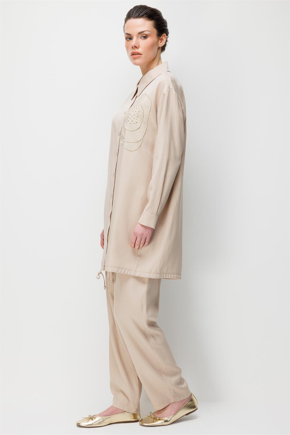 100% natuurlijke LyoCEL soepelvallende, zachte broek en maxi-tuniek met rozenborduurwerk en steentjes.