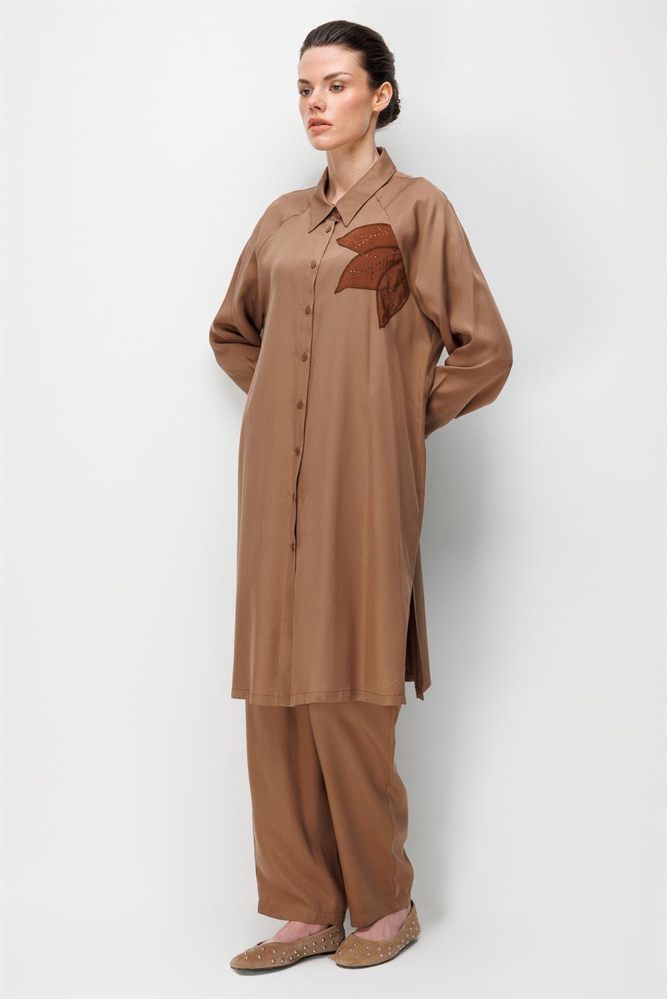 100% natuurlijke LyoCEL gedrapeerde, zachte broekenset met bloemenborduurwerk en steentjes - Koffie