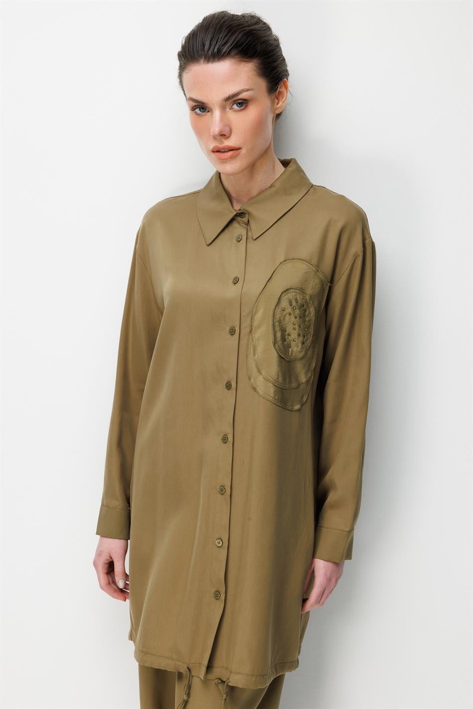 100% natuurlijke LyoCEL gedrapeerde, zachte broek en maxi-tuniek met rozenborduursel en -afwerking - Khaki