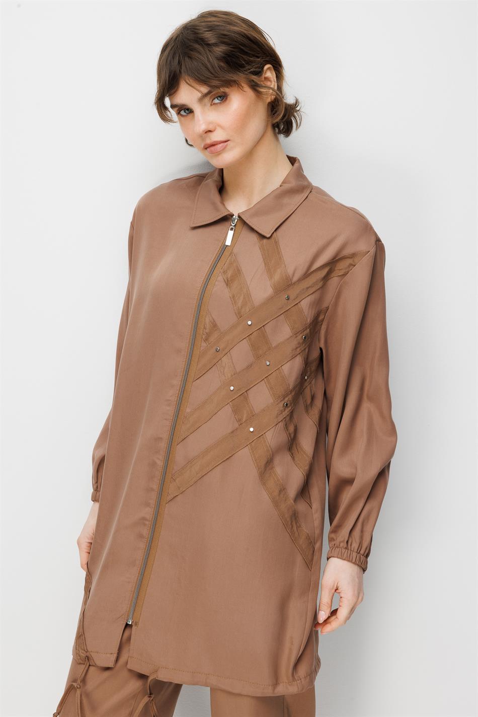100% natuurlijke LyoCELL gedrapeerde, zachte broek met heupcoating en geweven details - Koffie