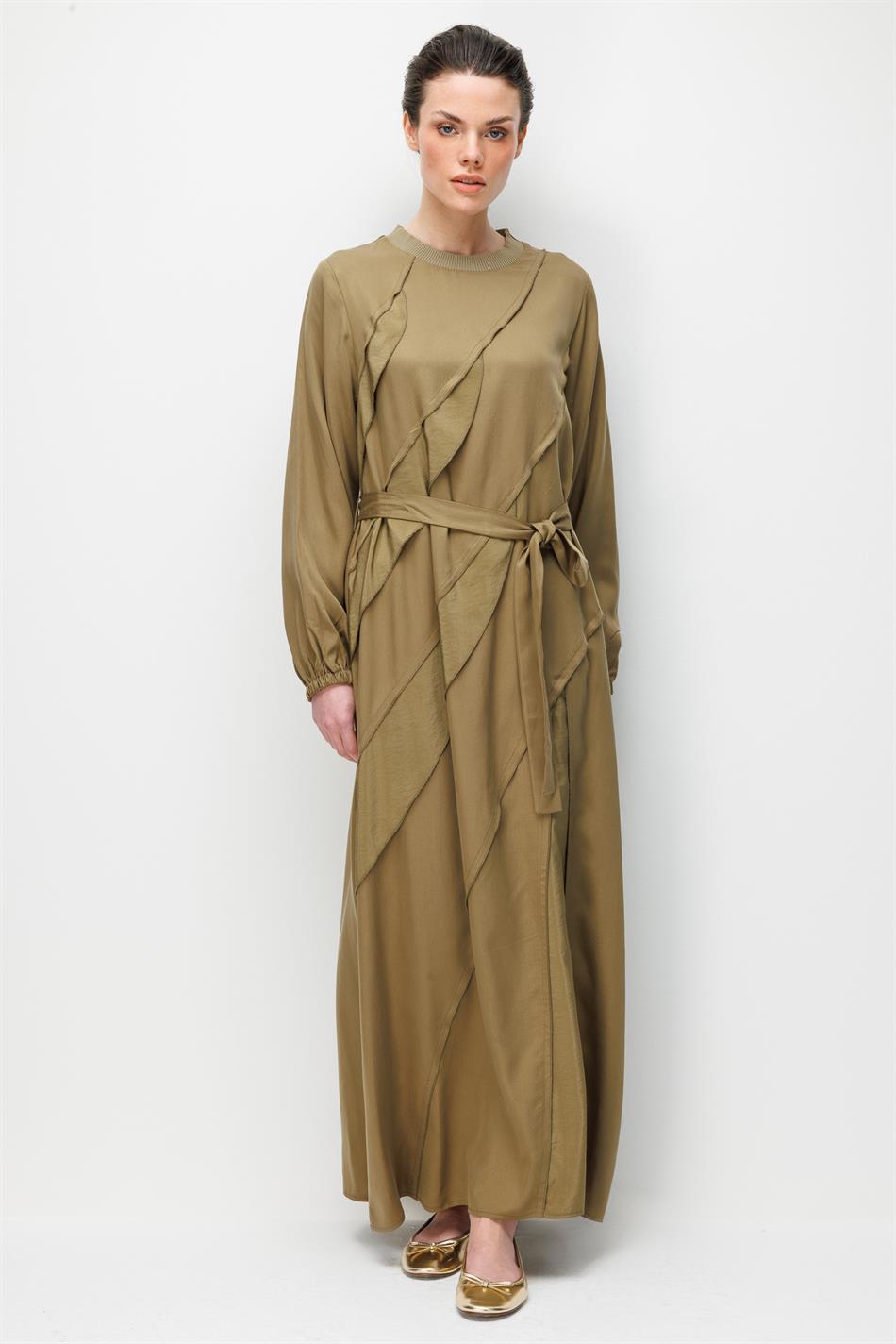 100% natuurlijke LyoCELL gedrapeerde maxi-jurk met ruches en zachte textuur - Khaki