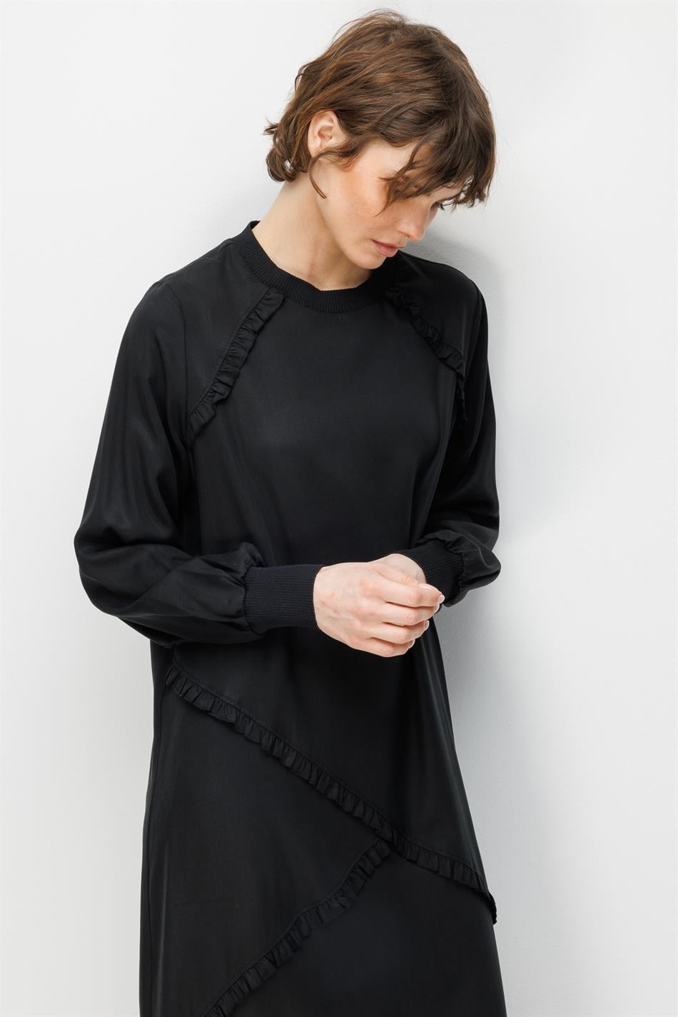 100% natuurlijke LyoCELL gedrapeerde, zachte maxi-jurk met plooien en Aller Garni-details - Zwart