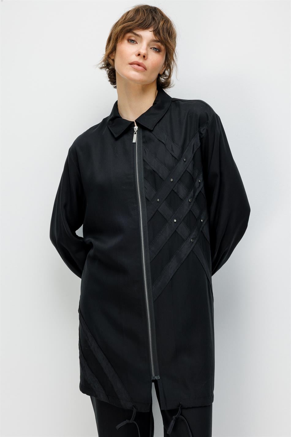 100% natuurlijke LyoCELL gedrapeerde, zachte broek met heupcoating en geweven details - Zwart